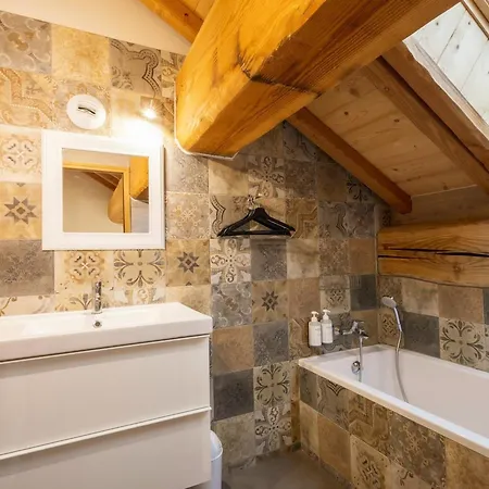 Apartment Duplex 4* Pour 10 Personnes, 5 Pieces, Expose Sud, Au Centre De Valloire, Proche Des Remontees Mecaniques - Fr-1-263-364 *